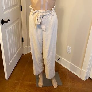 Lulu’s tan linen pants
